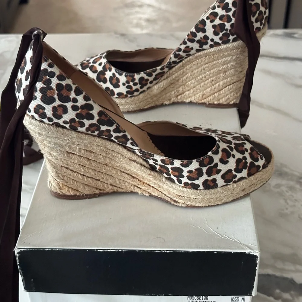 Vintage Moschino Animal Print wedge ankle strap shoes w/ribbon tie. size -6.5 - Picture 3 of 14